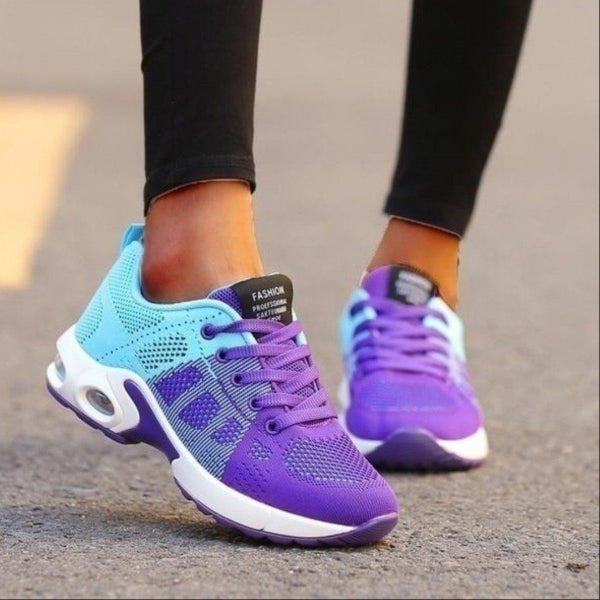 Scarpe da ginnastica donna viola e azzurre, design moderno, suola ammortizzata, ideali per corsa e fitness. Stile sportivo e alla moda.