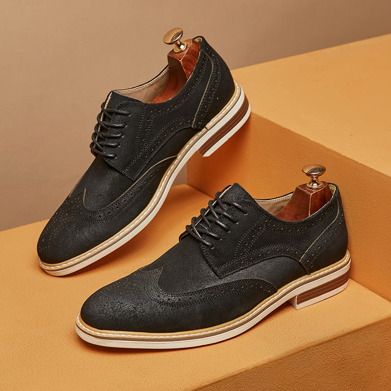 Scarpe da Uomo Stringate con Punta a Coda di Rondine e Dettagli Brogue