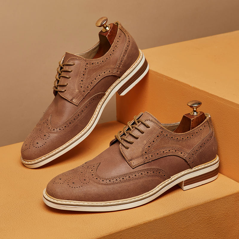 Scarpe da Uomo Stringate con Punta a Coda di Rondine e Dettagli Brogue