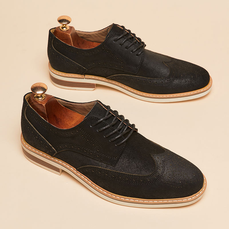 Scarpe da Uomo Stringate con Punta a Coda di Rondine e Dettagli Brogue