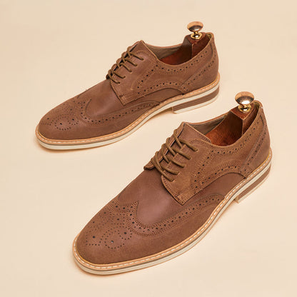 Scarpe da Uomo Stringate con Punta a Coda di Rondine e Dettagli Brogue