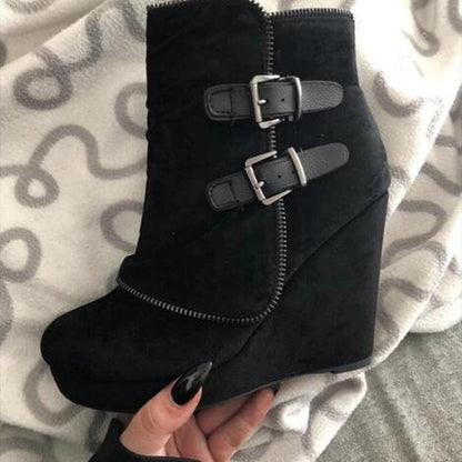 Stivali alti aderenti con design slanciato e vestibilità comoda ideali per l’autunno