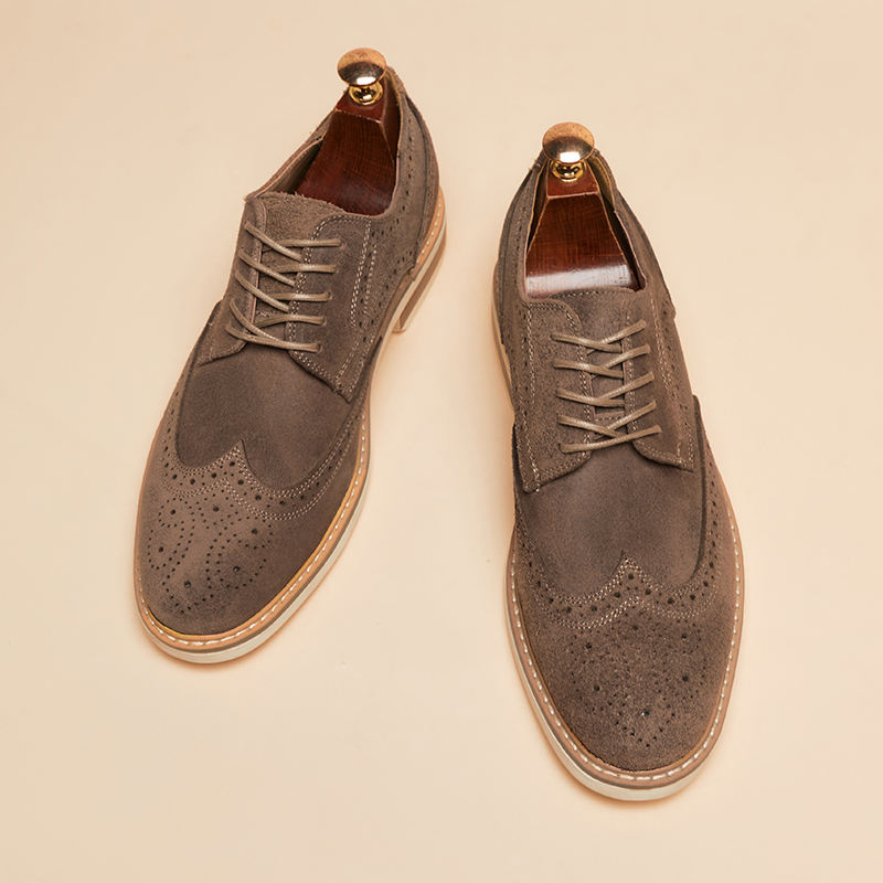 Scarpe da Uomo Stringate con Punta a Coda di Rondine e Dettagli Brogue