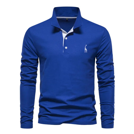 Maglia polo blu a maniche lunghe con colletto classico e logo ricamato, ideale per moda casual e abbigliamento maschile elegante.