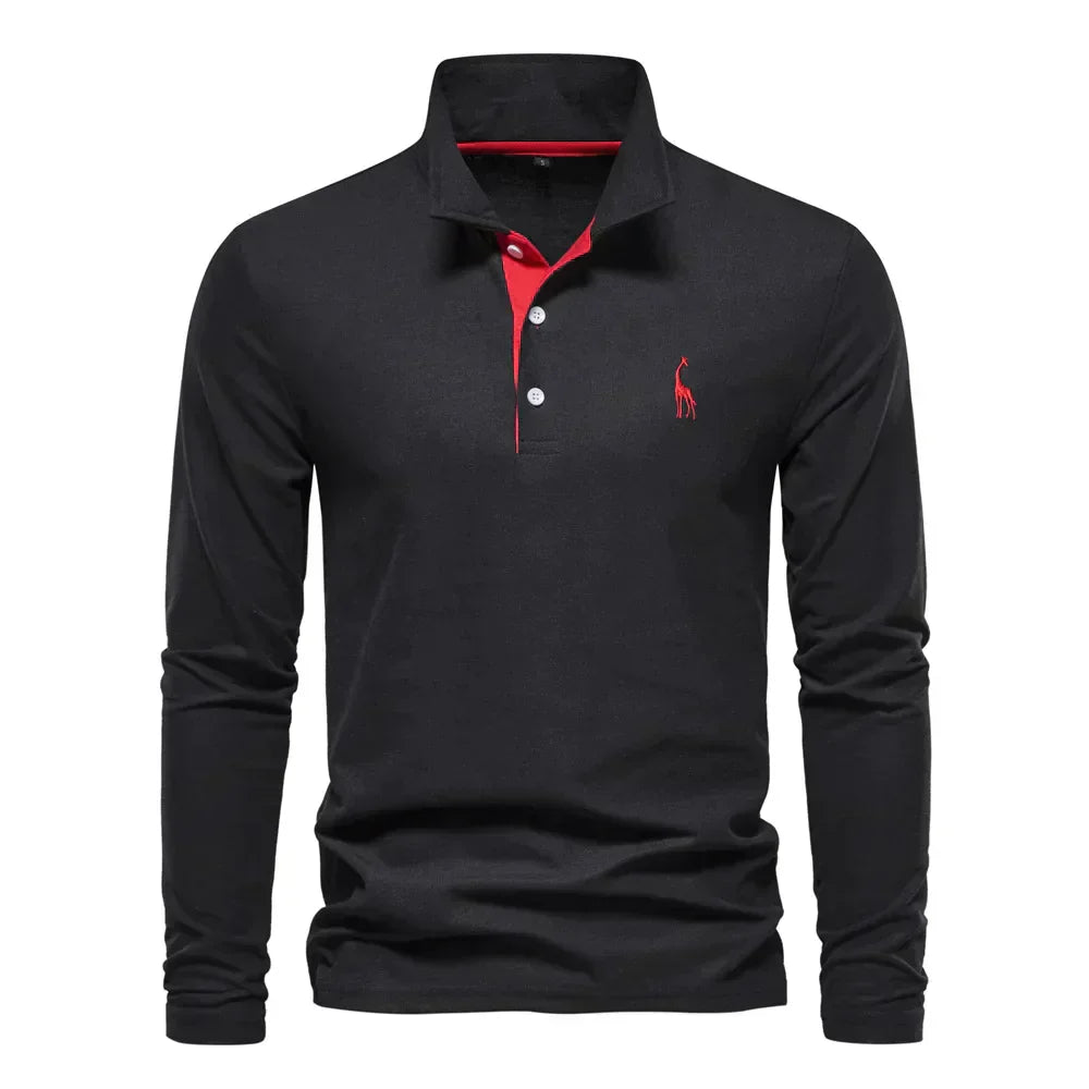 Maglia polo nera a maniche lunghe con colletto e dettagli rossi, logo ricamato sul petto. Elegante e casual, ideale per moda uomo autunno.