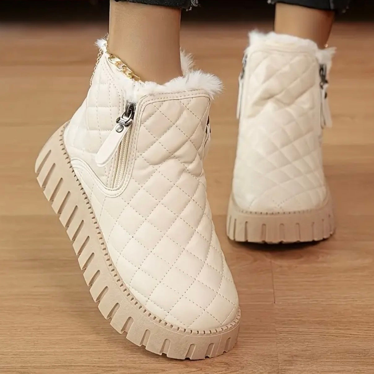 Dames vinterstøvler med quiltet overdel og sidelås
