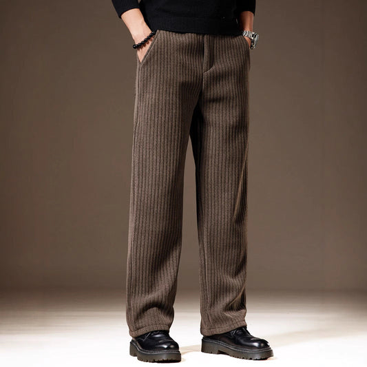 Pantaloni da Uomo in Velluto a Coste con Taglio Dritto e Multiple Tasche