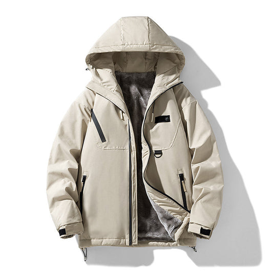 Giacca invernale beige con cappuccio, imbottitura calda, chiusura zip, tasche multiple. Ideale per escursioni e sport invernali.