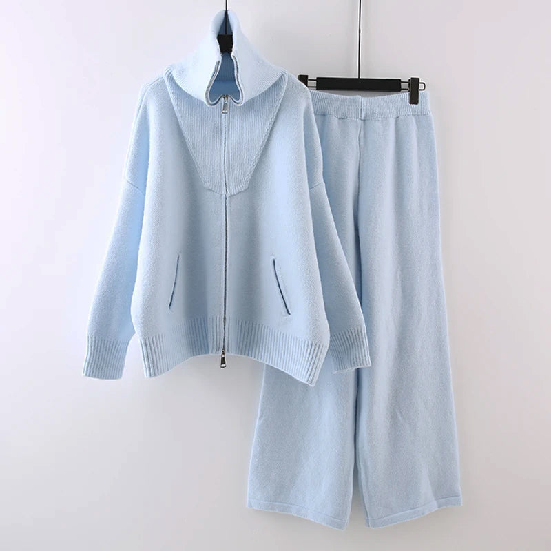 Komplet dame sæt med højhalset sweater og bukser med elastisk talje