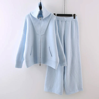 Komplet dame sæt med højhalset sweater og bukser med elastisk talje