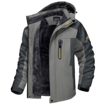 Giacca invernale da uomo grigia con cappuccio, interno in pelliccia sintetica, tasca con zip, design sportivo, ideale per escursioni e attività outdoor.