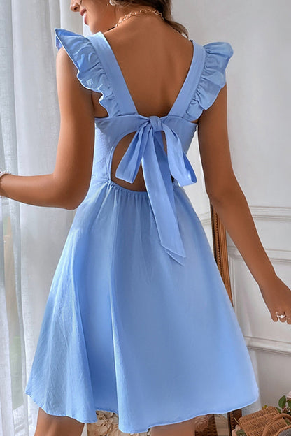 Abito estivo azzurro con fiocco posteriore, maniche a volant, design elegante e femminile, perfetto per occasioni casual e giornate calde.