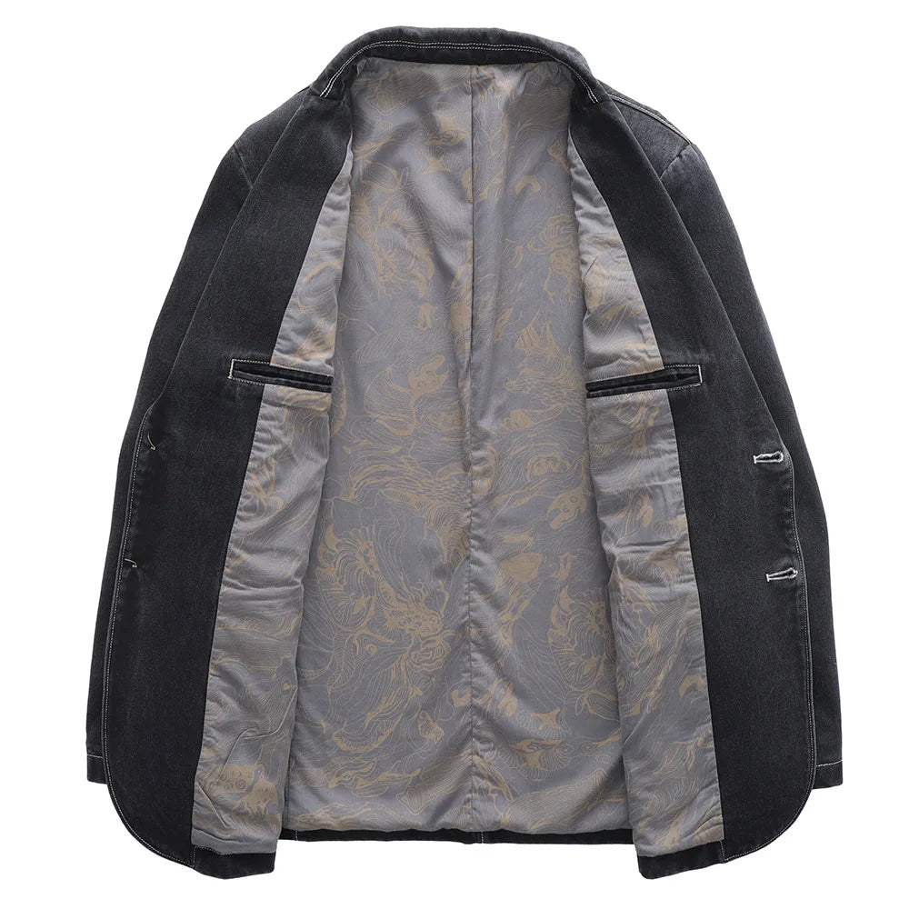 Giacca nera aperta con fodera interna grigia decorata, tasche interne, bottoni laterali. Elegante e versatile per moda uomo.