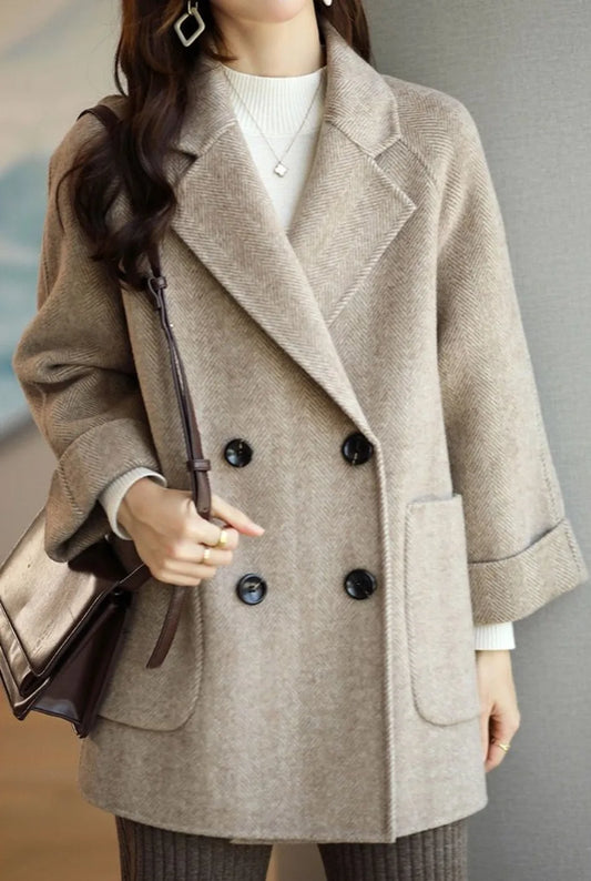 Cappotto Doppiopetto in Lana Premium con Colletto a Rever e Tasche Oversize