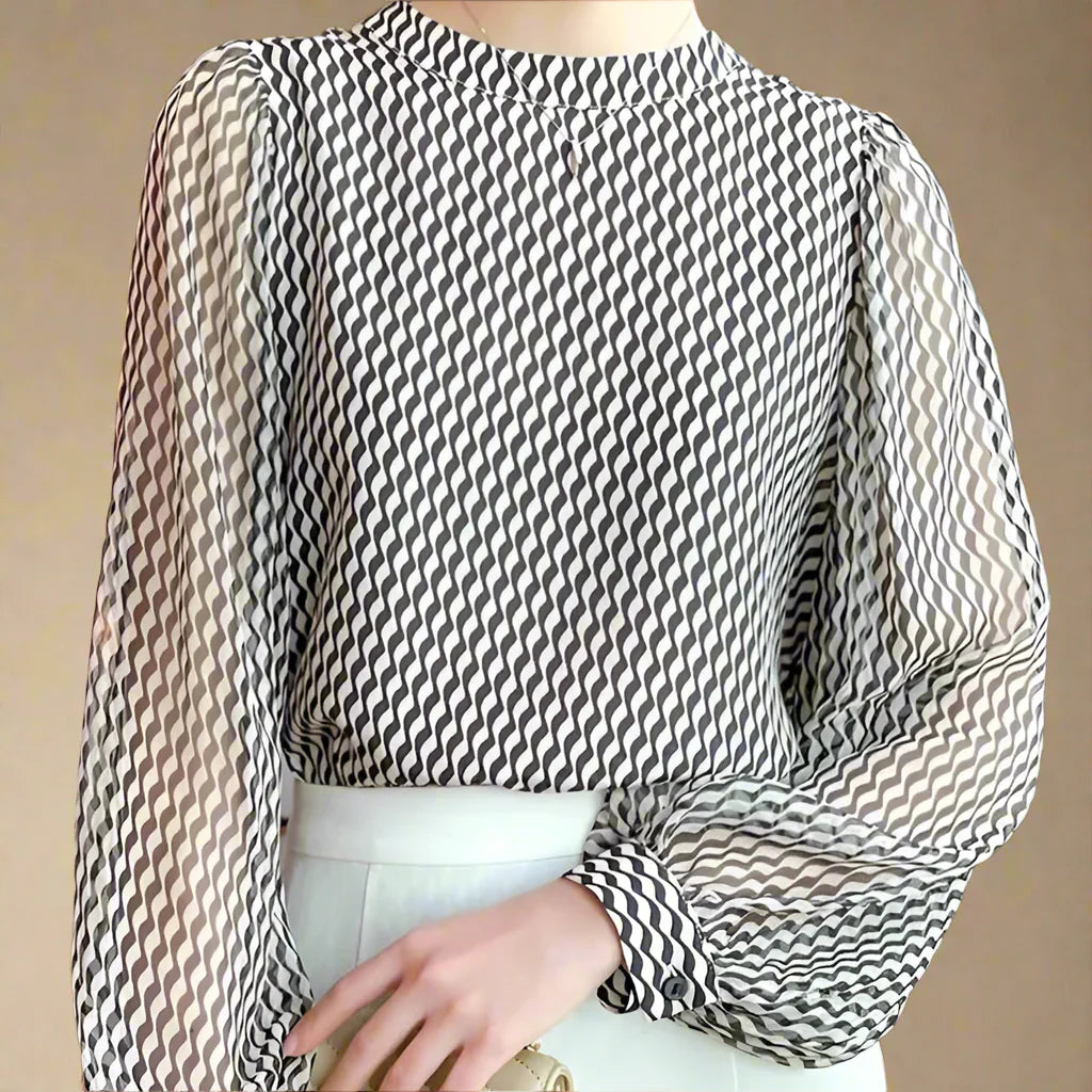 Blusa da Donna in Chiffon con Texture Semitrasparente, Maniche Morbide e Orlo Sartoriale