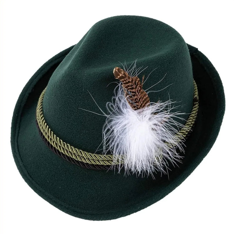 Cappello tirolese verde con piuma bianca e marrone, decorato con cordoncino intrecciato. Accessorio tradizionale bavarese, moda alpina.