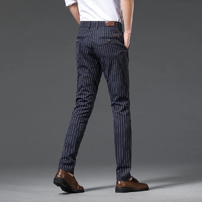 Pantaloni da Uomo a Righe Sottili con Slim Fit e Vita Media