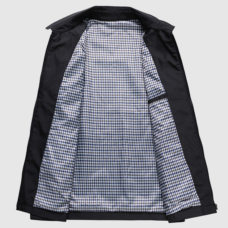 Giacca uomo nera aperta, interno a quadri bianchi e blu, elegante e moderna. Ideale per moda autunnale e invernale. Tessuto di qualità.