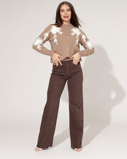 Damejeans med vide ben, høj talje og rå kant i mørkebrun