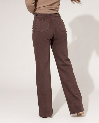 Damejeans med vide ben, høj talje og rå kant i mørkebrun