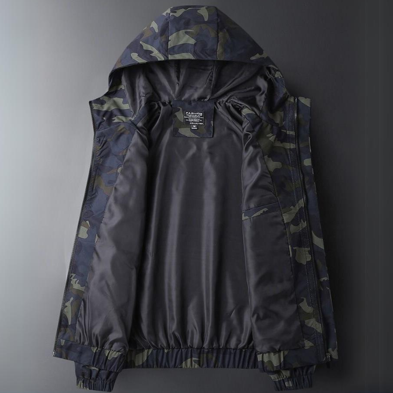 Giacca Leggera da Uomo con Stampa Camo, Chiusura Full Zip, Cappuccio e Tasche Laterali