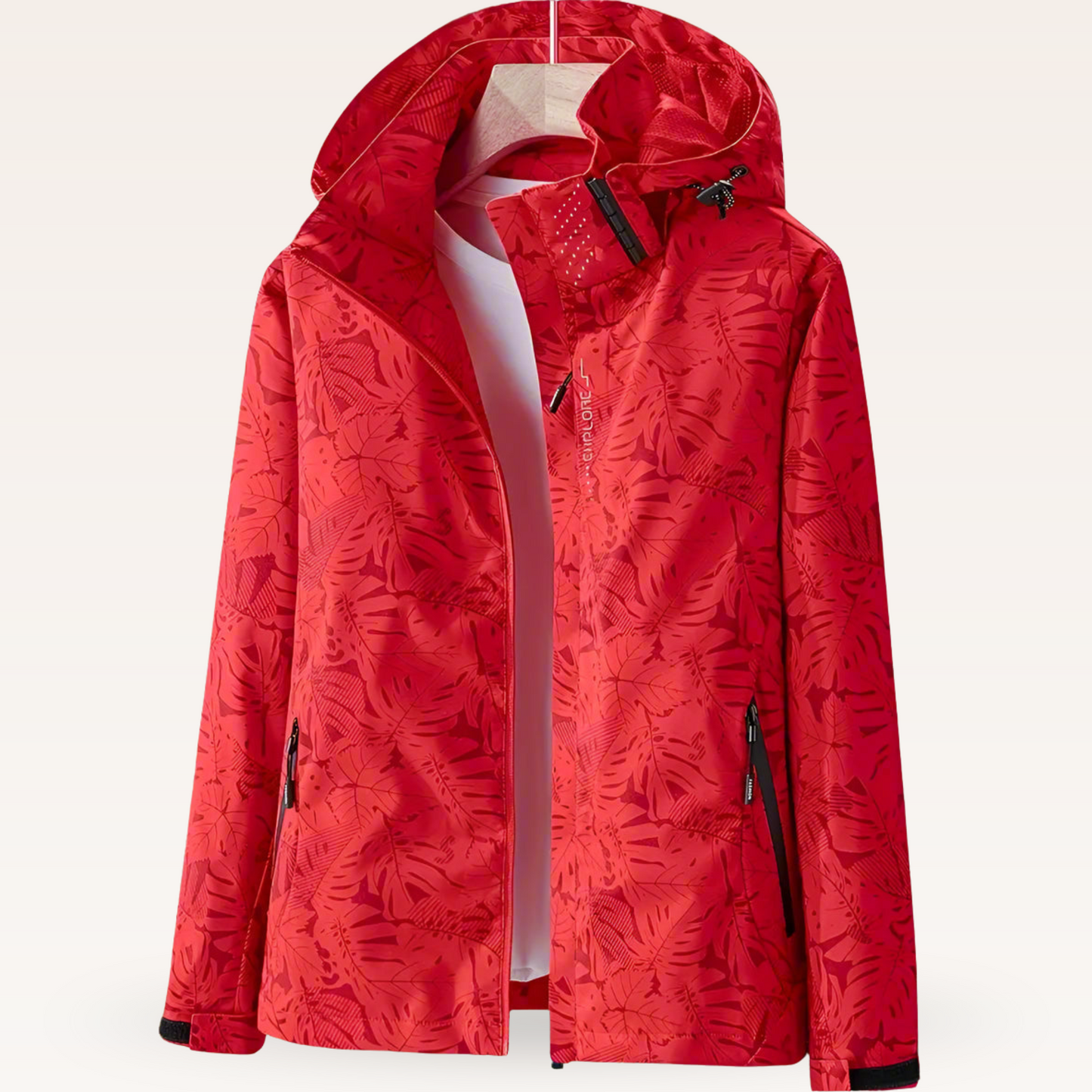 Giacca a vento rossa con cappuccio, motivo foglie, zip frontale, tasche laterali con cerniera. Abbigliamento outdoor impermeabile e traspirante.