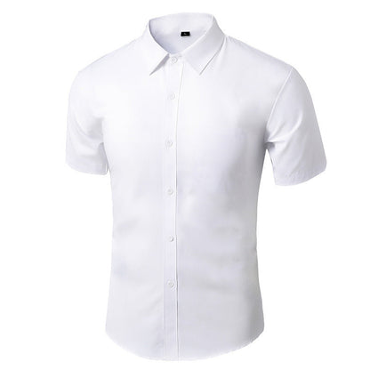 Camicia bianca a maniche corte da uomo, elegante e classica, ideale per abbigliamento formale e casual. Tessuto leggero e traspirante.