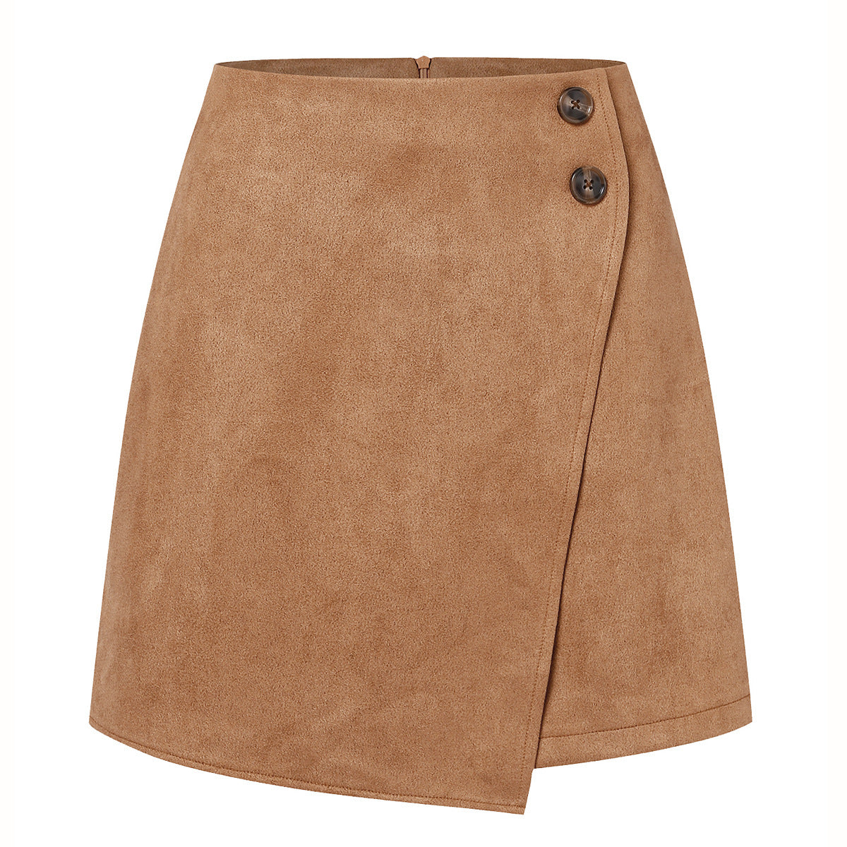 Gonna corta marrone in suede con design a portafoglio e due bottoni decorativi. Moda femminile, abbigliamento autunnale elegante e versatile.