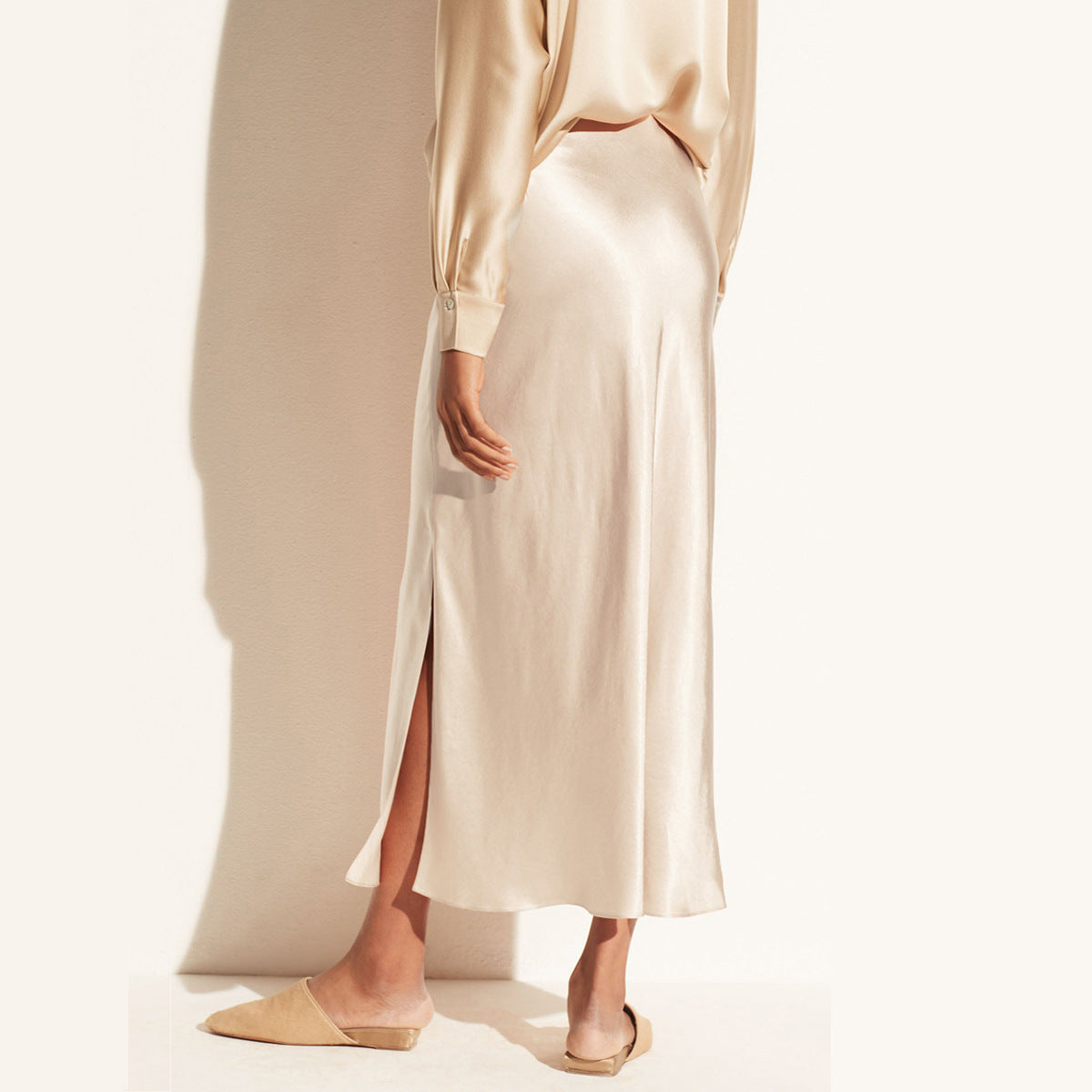 Gonna a Vita Alta da Donna di Lunghezza Media con Spacco Obliquo ed Elastico