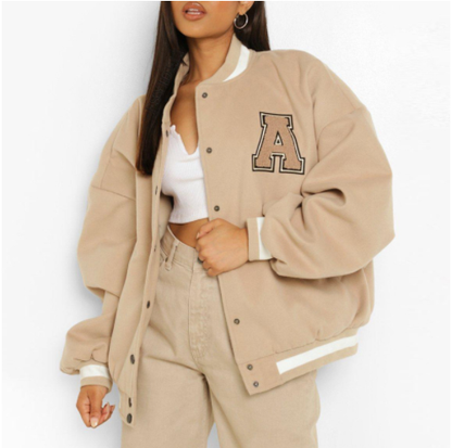 Chaqueta de invierno para mujer acolchada de forro polar con bordados y cierre de botones