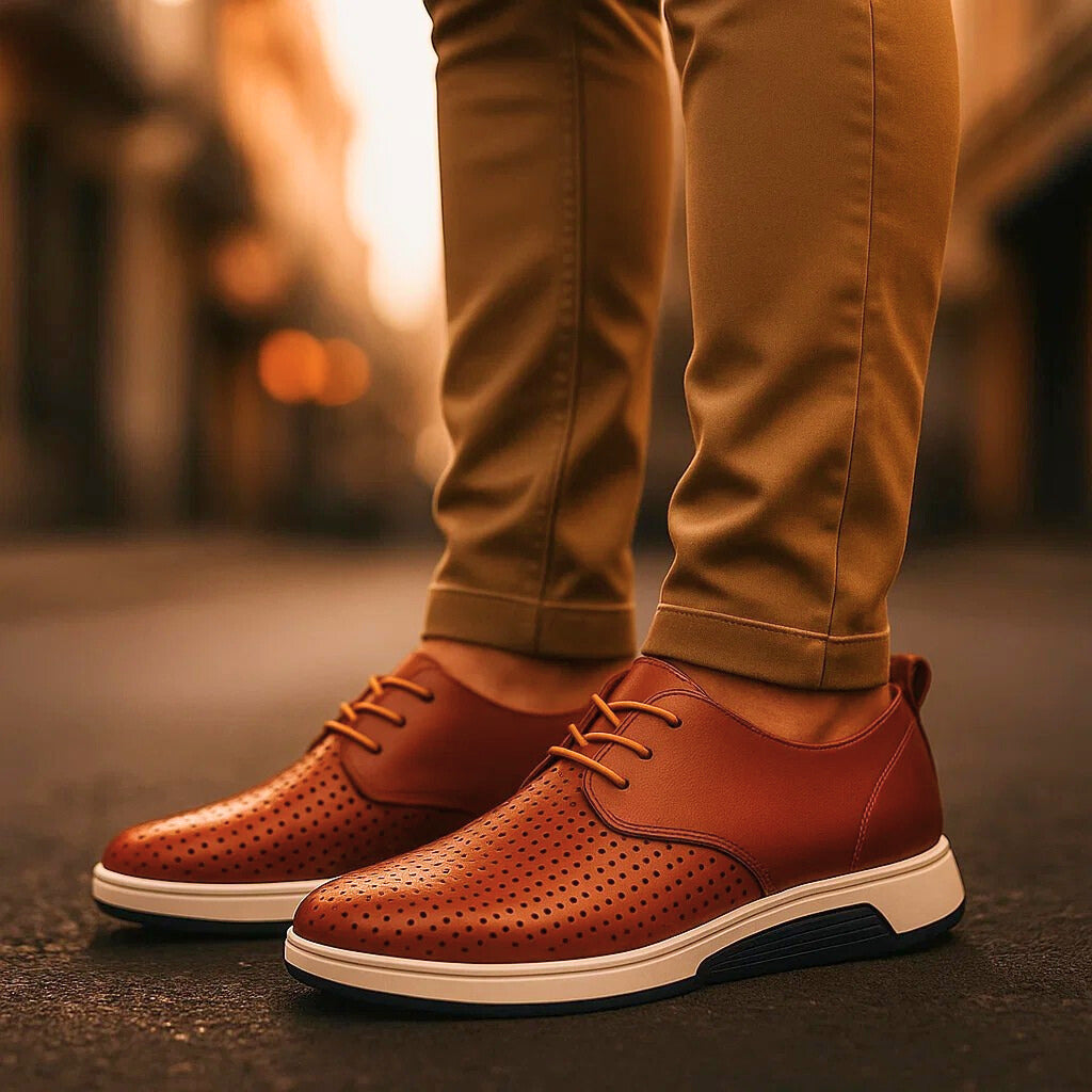 Herresko med slip-on design, ventileret overdel og Grip-Edge sål