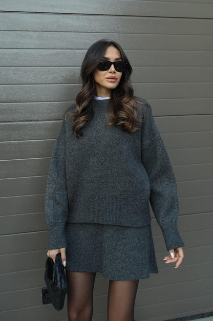 Completo Donna a Due Pezzi con Maglione Oversize e Gonna Slim