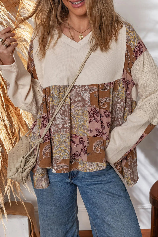 Top til kvinder med lange ærmer, løs pasform og patchwork-paisleyprint i beige