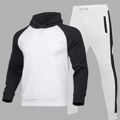 Tuta sportiva uomo bianca e nera, felpa con cappuccio e pantaloni con tasche, design moderno, abbigliamento casual, moda streetwear.