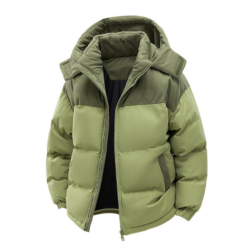 Giacca invernale verde oliva con cappuccio, imbottitura trapuntata, chiusura a zip, design moderno, ideale per climi freddi e attività all'aperto.
