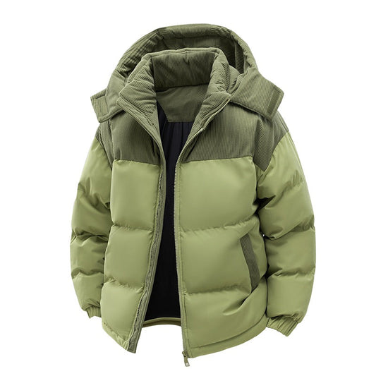 Giacca invernale verde oliva con cappuccio, imbottitura trapuntata, chiusura a zip, design moderno, ideale per climi freddi e attività all'aperto.