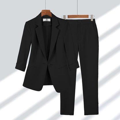 Completo blazer e pantaloni sartoriali con taglio aderente