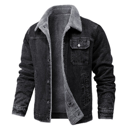Giacca di jeans nera con fodera in pelliccia sintetica grigia, tasca frontale, stile casual, ideale per l'inverno. Moda uomo, abbigliamento caldo.