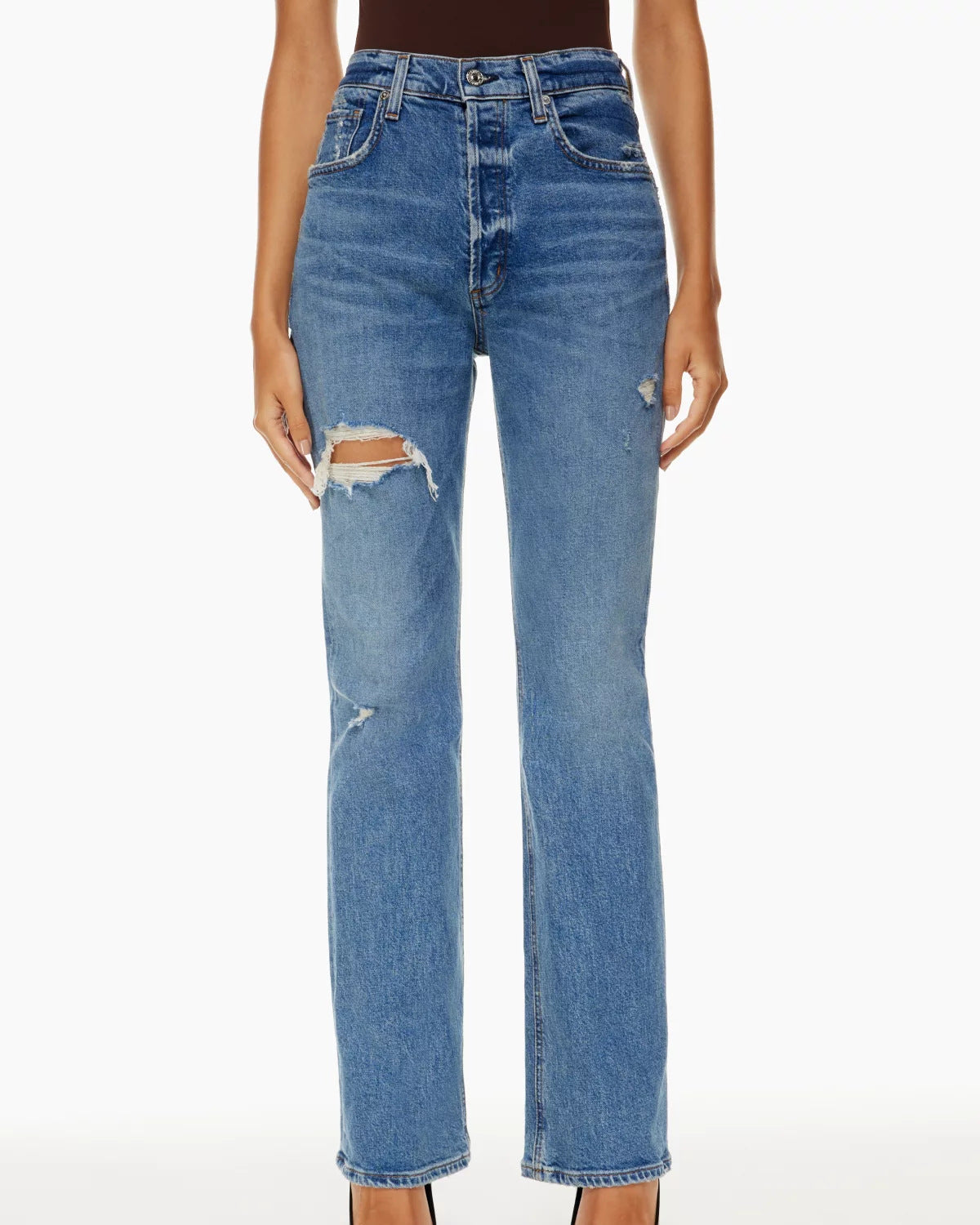 Jeans de mujer en denim de pierna recta y cintura alta con rotos