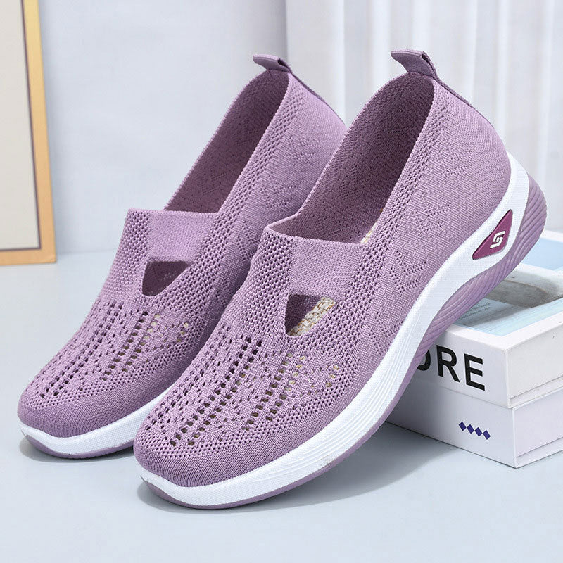 Scarpe da ginnastica viola in tessuto traspirante, suola bianca antiscivolo, design moderno e confortevole, ideali per attività sportive e casual.