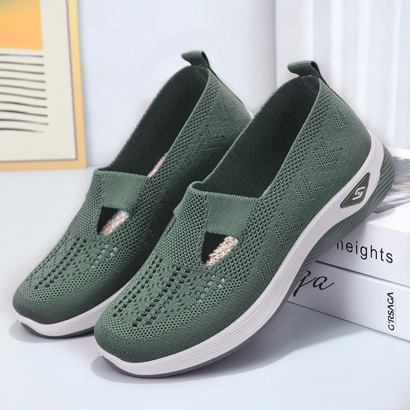 Scarpe da ginnastica verdi in tessuto traspirante, suola bianca, design slip-on, ideali per camminata e sport. Comfort e stile casual.