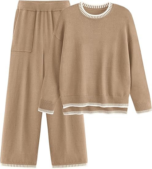 Completo loungewear donna beige, maglione e pantaloni larghi, dettagli a righe bianche, abbigliamento comodo e casual, moda autunno inverno.