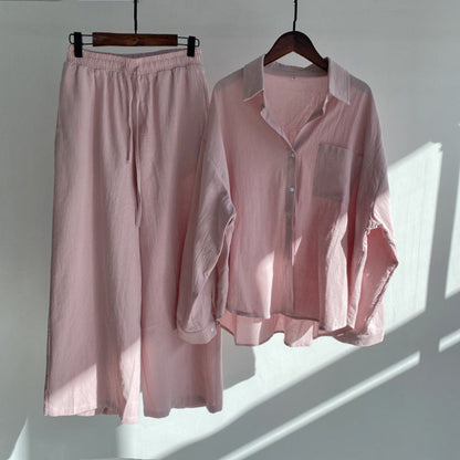 Completo da Donna a Due Pezzi in Cotone-Lino con Camicia e Pantaloni Capri a Vita Alta con Tasche