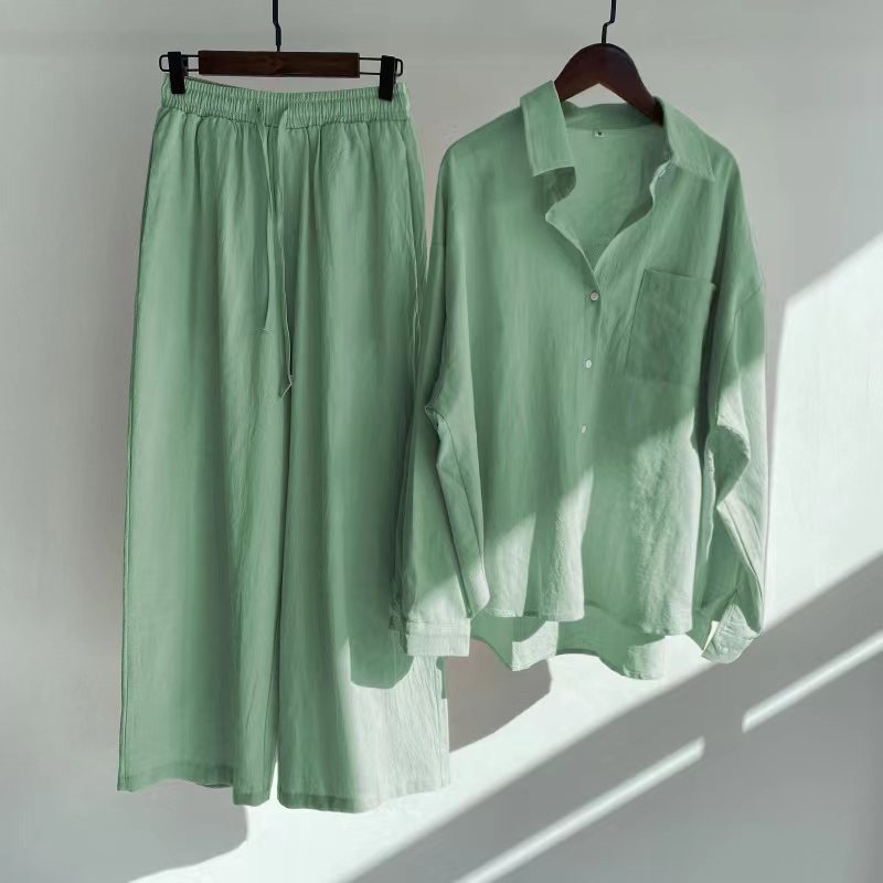 Completo da Donna a Due Pezzi in Cotone-Lino con Camicia e Pantaloni Capri a Vita Alta con Tasche