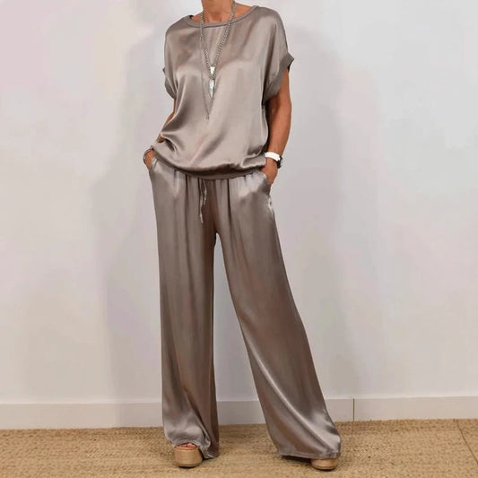 Completo da Donna a Due Pezzi con Camicia a Maniche Lunghe Ampie e Pantaloni a Gamba Larga
