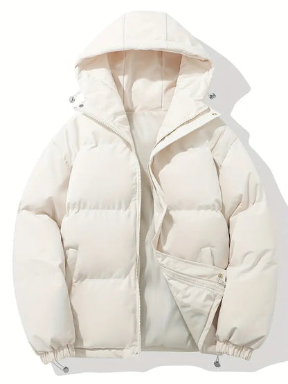 Giacca invernale imbottita bianca con cappuccio, design trapuntato, chiusura a zip, tasche laterali. Moda uomo, abbigliamento caldo, stile casual.