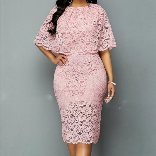 Abito in pizzo rosa elegante, maniche corte, lunghezza al ginocchio, design floreale, perfetto per cerimonie e occasioni speciali.