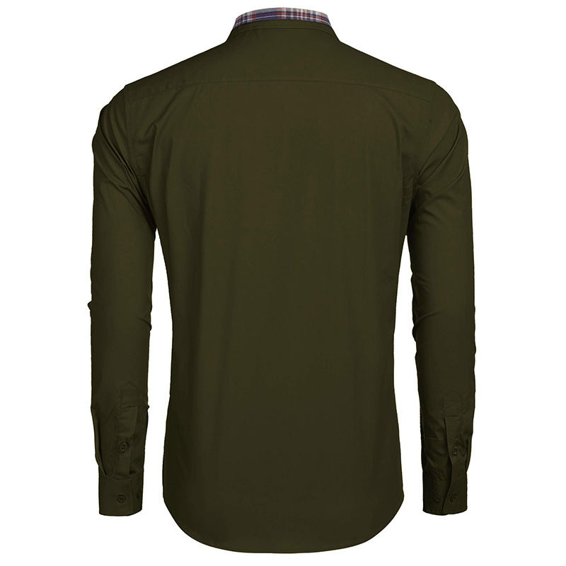 Camicia uomo verde oliva a maniche lunghe, vista posteriore, colletto a quadri. Elegante e casual, ideale per moda maschile autunnale.