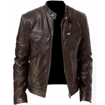 Giacca in pelle marrone da uomo, stile motociclista, con cerniere e tasche frontali. Elegante e versatile, ideale per look casual e urbani.