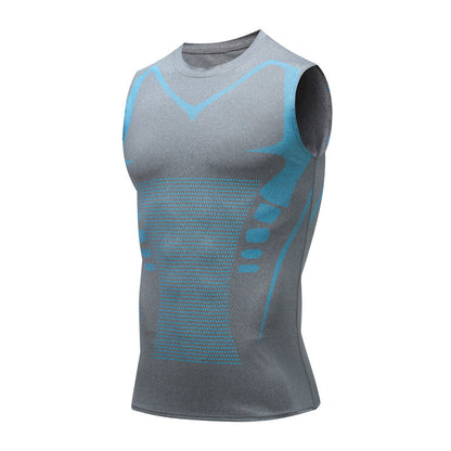 Canotta sportiva grigia senza maniche, design ergonomico, dettagli blu, tessuto traspirante, ideale per allenamento e fitness.